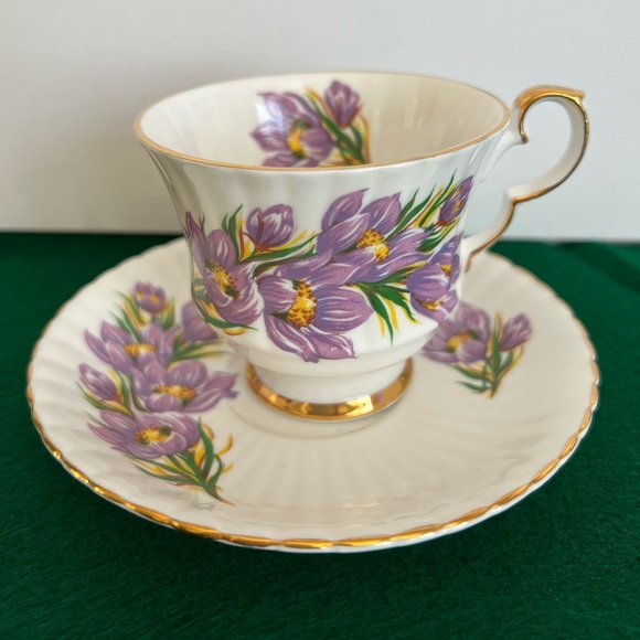 Fine Bone China Tea Cup Royal Windsor - Prairie Crocus - Picture 1 of 6